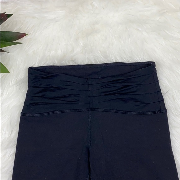 Lululemon Embrace Crop - Picture 4 of 8